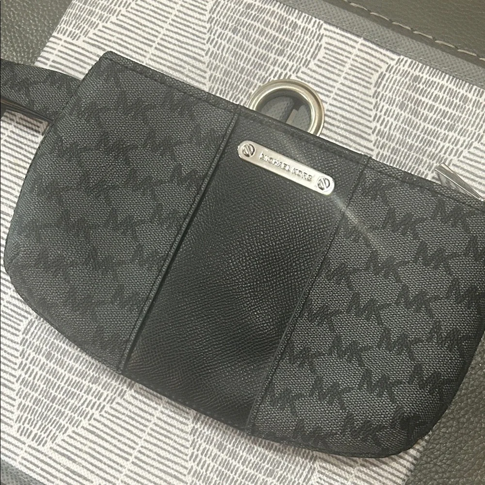Michael Kors Gray and Black MK Logo Signature Belt Bag NEW - Picture 3 of 8